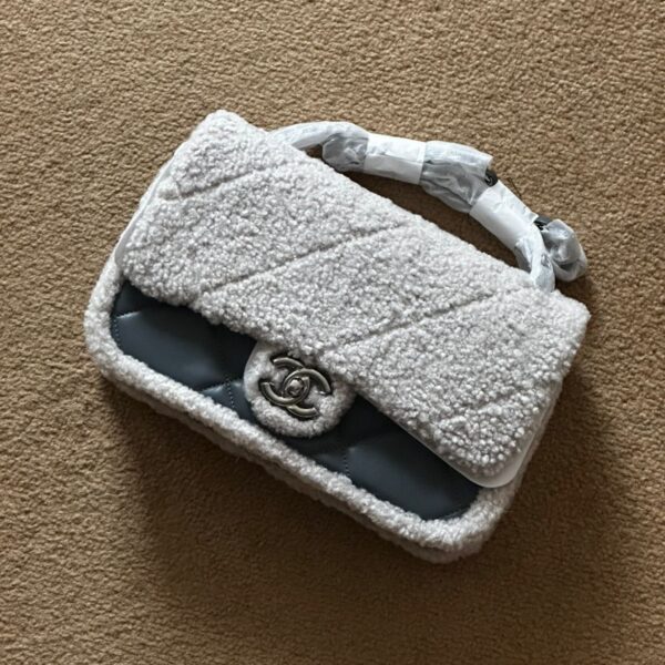 Chanel luxury white shearling and leather quilted shoulder bag