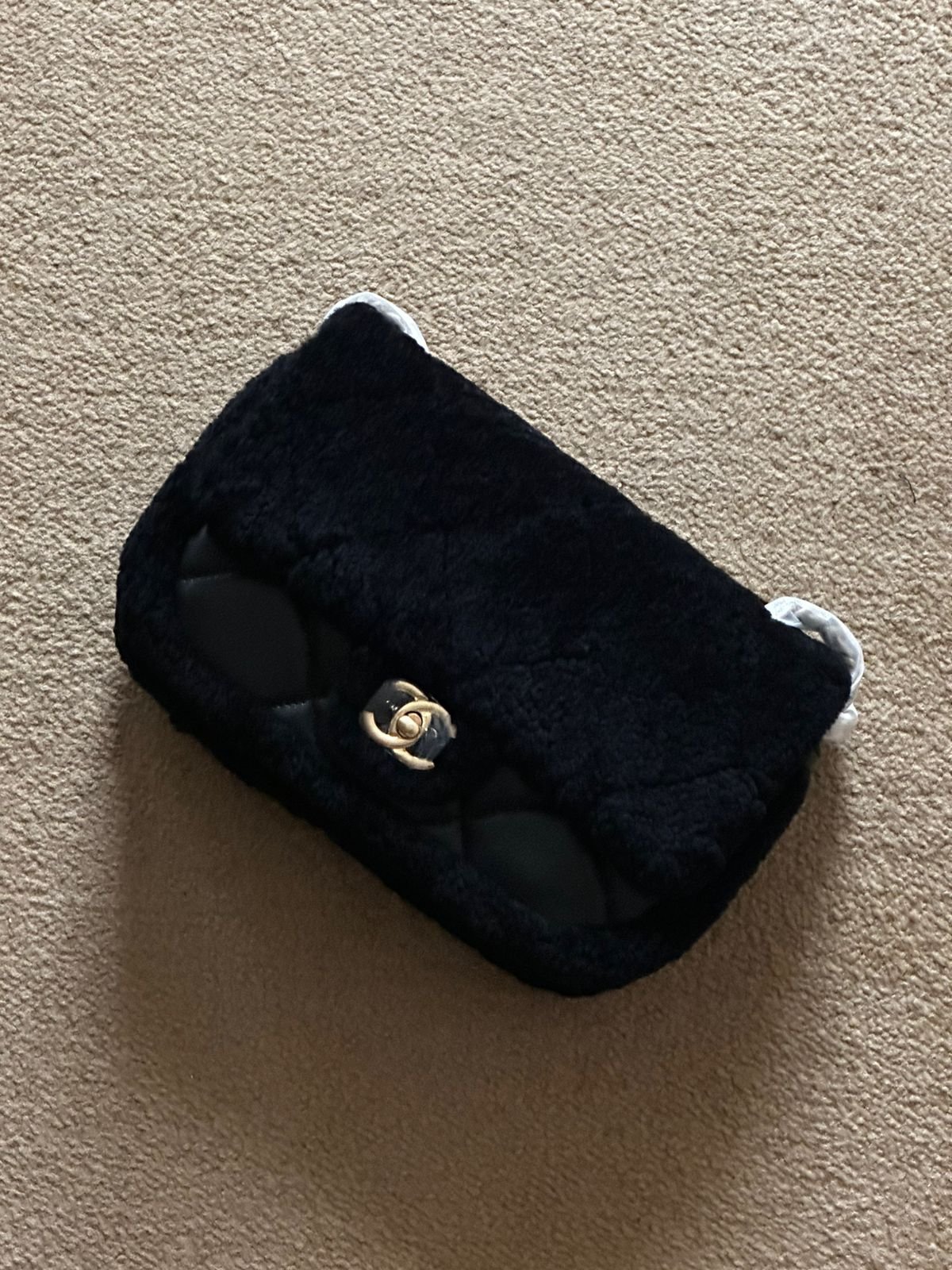 Plush Shearling Quilted Bag: Winter Luxe Shoulder Style Luxury Shearling Quilted Shoulder Bag with Gold Chain Strap