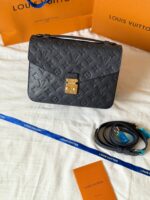 Louis Vuitton Pochette Metis Bag - Image 3