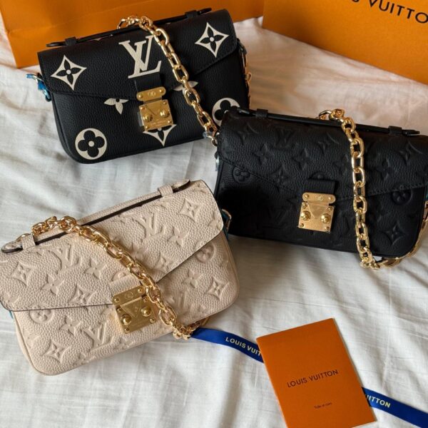 Louis Vuitton Pochette Métis East West Monogram canvas bag