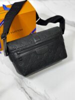 Louis Vuitton Favorite Monogram Canvas Magnetic Flap Crossbody Bag
