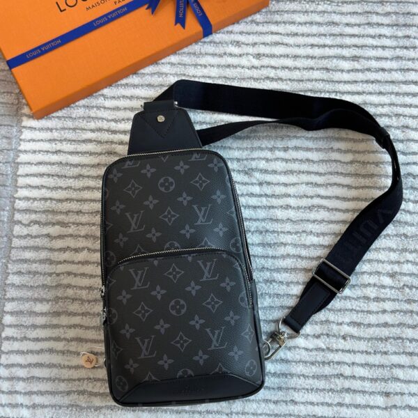 Louis Vuitton Pochette Metis Monogram Canvas Crossbody Bag