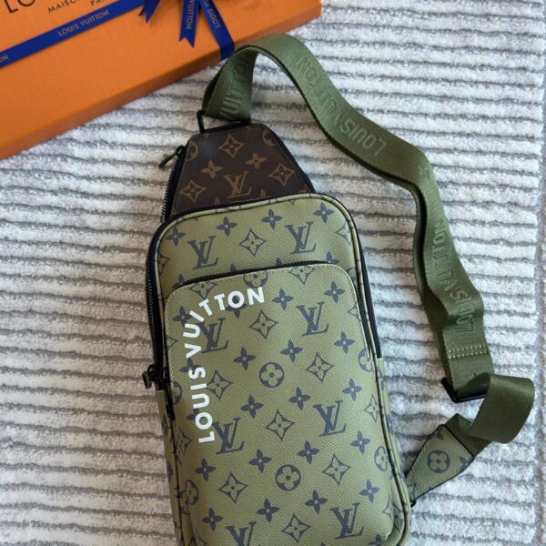 Louis Vuitton Multi Pochette Accessoires Monogram Hybrid Crossbody Bag
