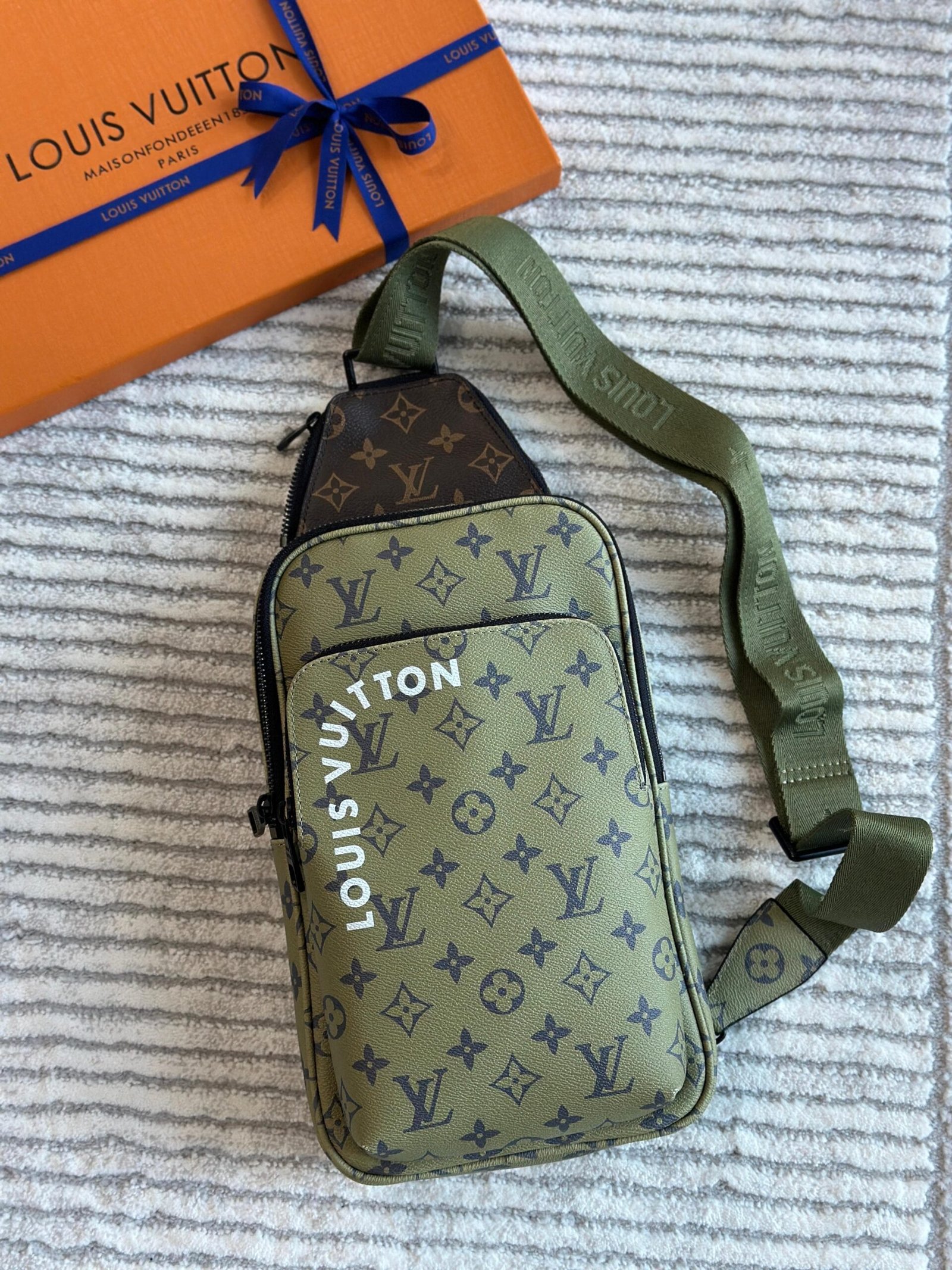 LV Multi Pochette Accessoires: Versatile Monogram Hybrid Louis Vuitton Multi Pochette Accessoires Monogram Hybrid Crossbody Bag