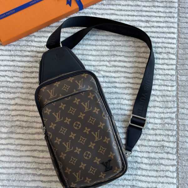 Louis Vuitton Pochette Métis Monogram Canvas Crossbody Bag