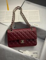 Classic Chanel Quilted Shoulder Bag - Image 9