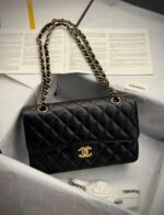 Classic Chanel Quilted Shoulder Bag - Image 8