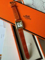 Hermès Ladies Diamond-Set Watch Swiss Made - Image 3