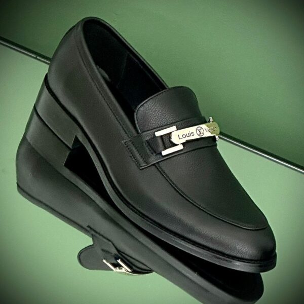 Aspeerio Zero Gravity Luxe Loafers in lightweight black leather with flexible sole and moc-toe stitching
