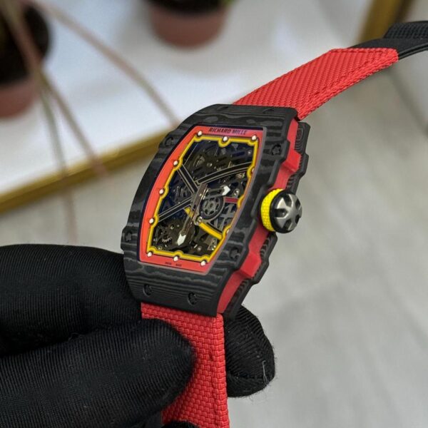 Ultra-lightweight Carbon TPT with 5000g shock resistance.