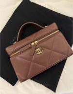 Chanel classic zipped coin purse in quilted Caviar leather with CC logo