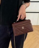 Chanel classic zipped coin purse in quilted Caviar leather with CC logo