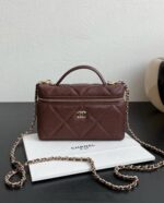 Chanel classic zipped coin purse in quilted Caviar leather with CC logo