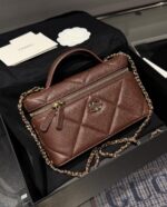 Chanel classic zipped coin purse in quilted Caviar leather with CC logo